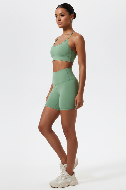 Shorts biker verde cintura alta vista lateral
